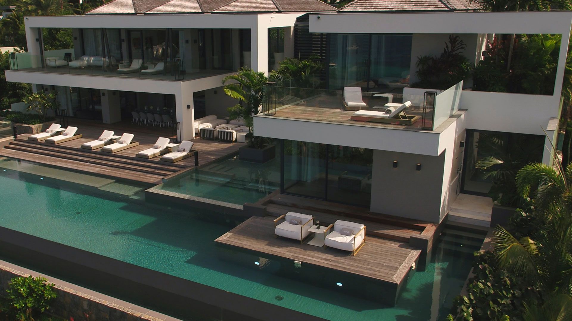 Villa Neo infinity pool and private decks